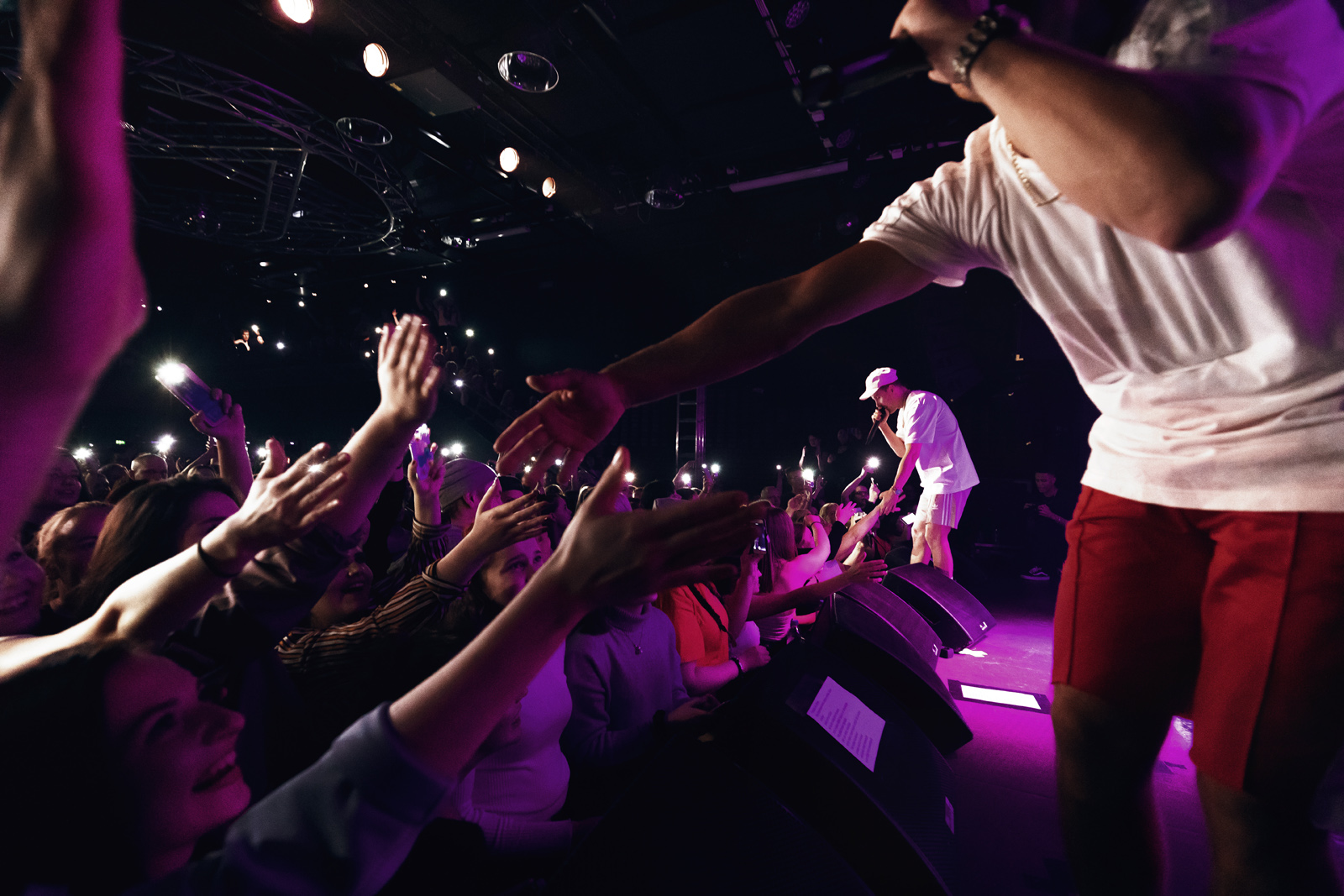 Tapahtumien järjestäminen vaatii myös musiikin käyttöluvan. JVG esiintyy yleisölle Tavastialla