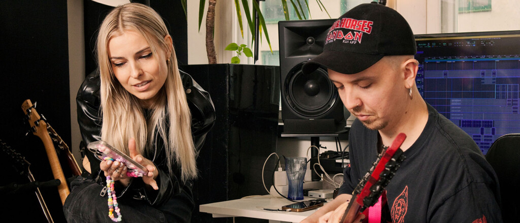 Cyan Kicks, Susanna Saarinen ja Niila Perkkiö Teoston asiakkaita vuodesta 2012. Kuva: AJ Savolainen